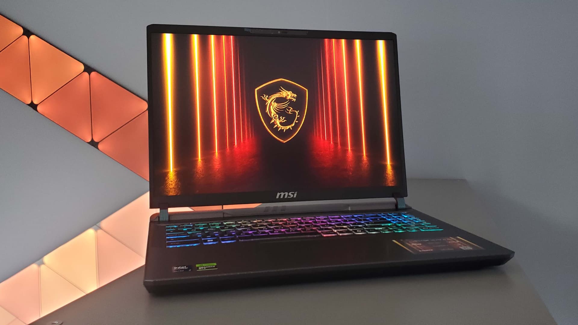 MSI Vector 16 HX AI A2XWHG-080XRU  (9S7-15M352-080) 7 255HX/32Gb/SSD1Tb/RTX5070 Ti 12Gb/16"/IPS/WUXGA/1920x1200/144Hz/NoOS/Cosmos Gray